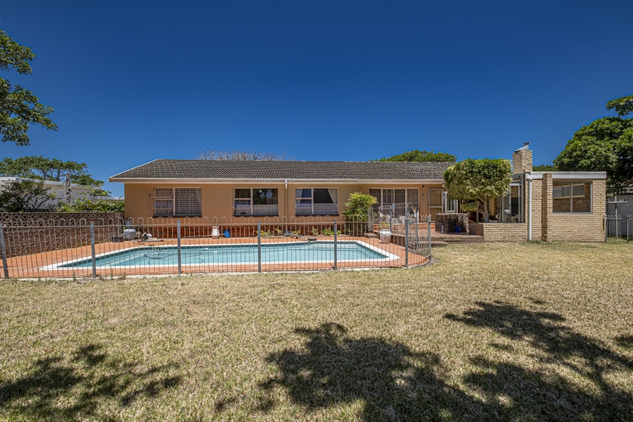 4 Bedroom Property for Sale in Summerstrand Eastern Cape